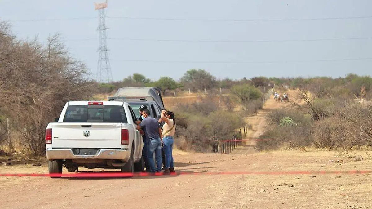 hallan cadaver en camino